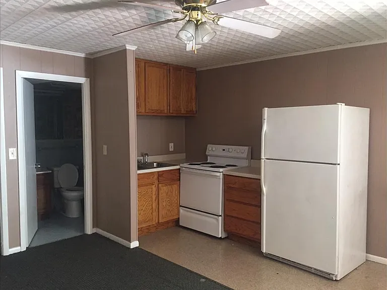 308 Joseph St — Photo 4
