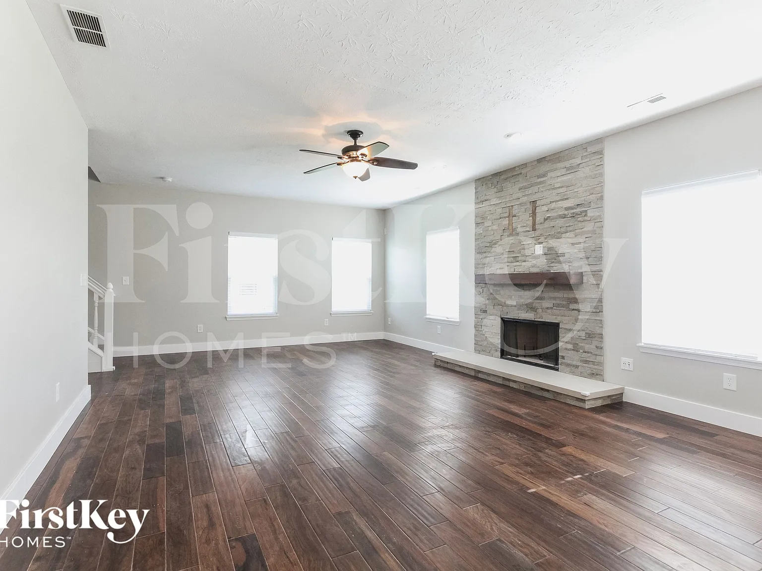 4 bed, 2.5 bath, 2466 sqft, $2,685 — Photo 3