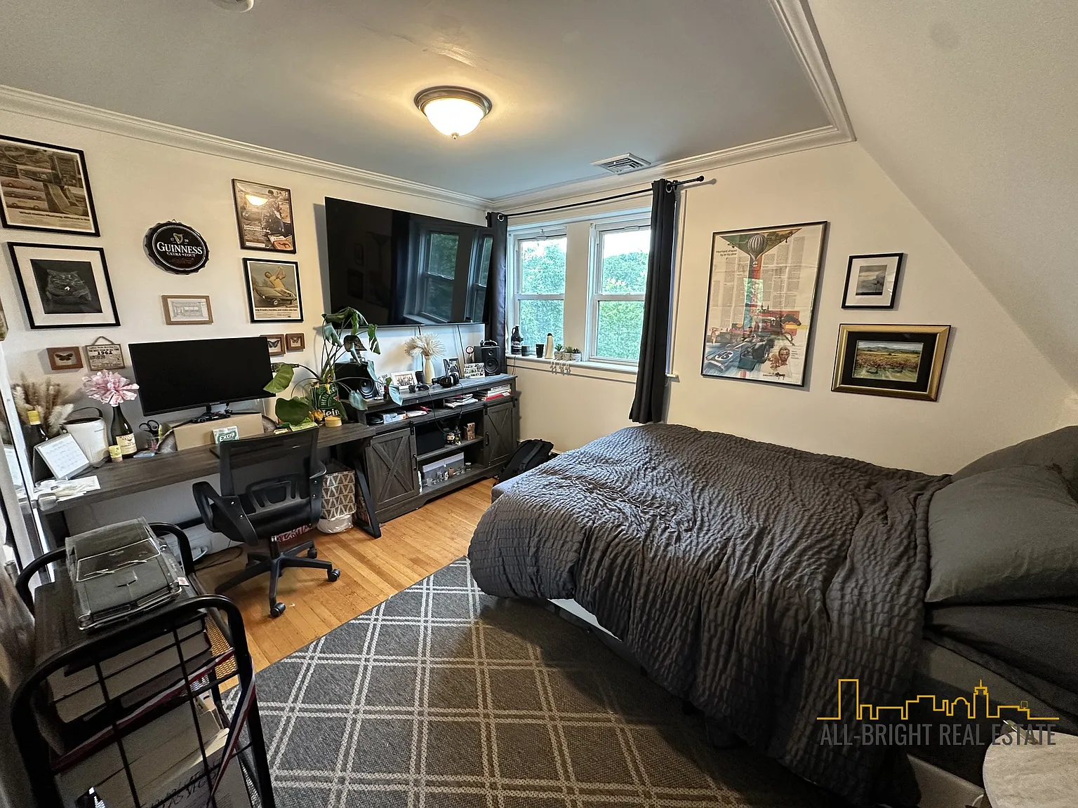 3 bed, 1600 sqft, $4,500 — Photo 3