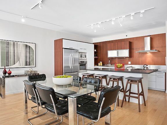 2nd image of 224 W 18th St APT 5A