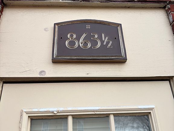 2nd image of 863-865 Oak St #863-1/2