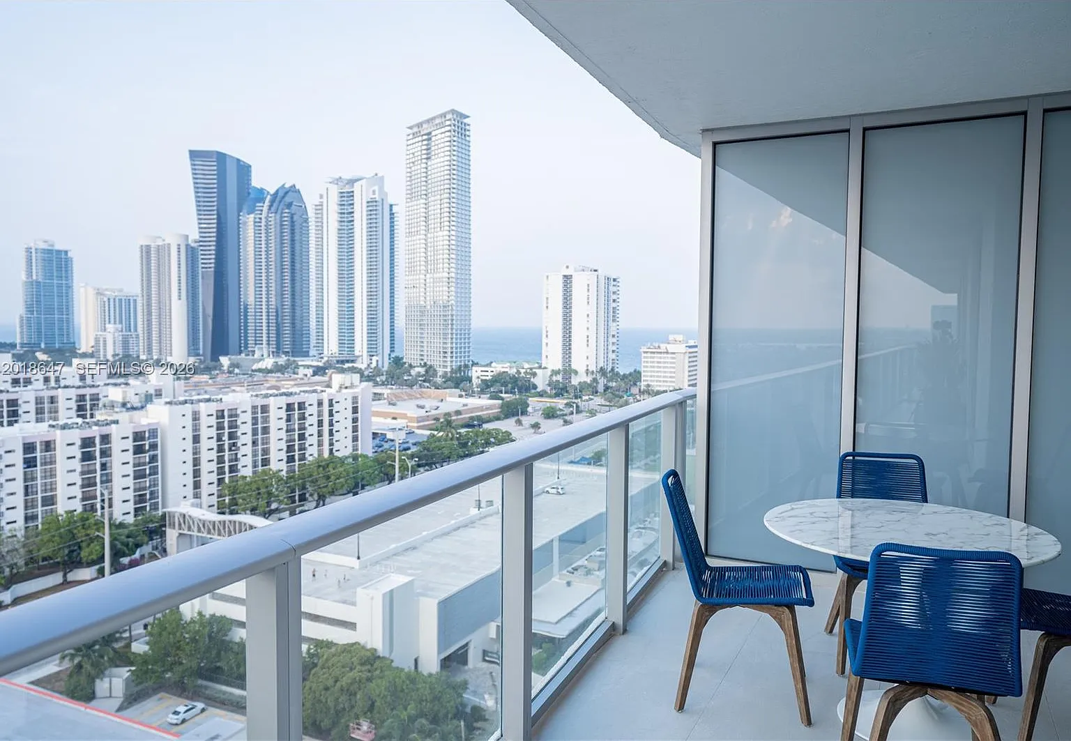 Parque Towers Condo — Photo 4