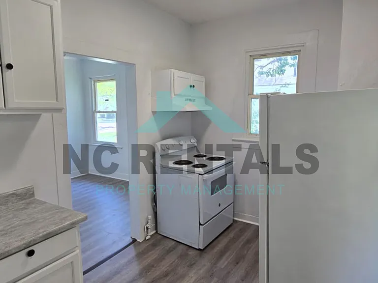716 S Pine St — Photo 14