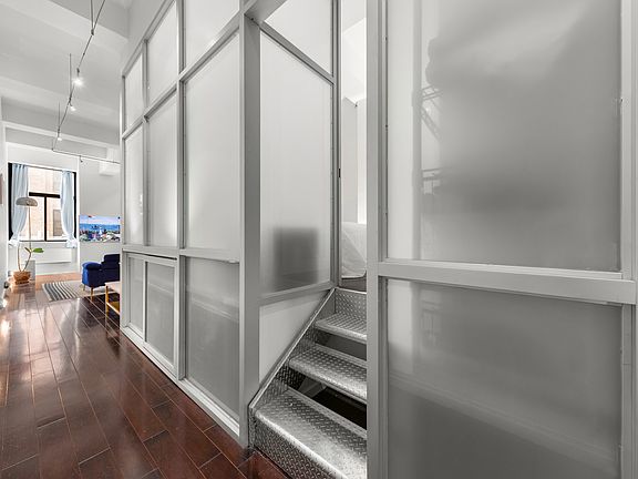 5th image of 310 E 46th St APT 3C