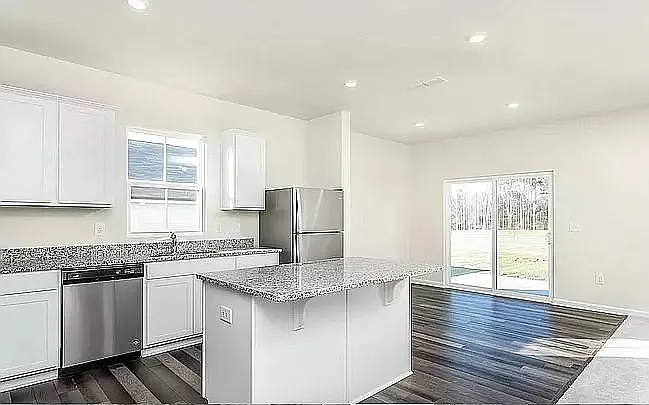 5 bed, 2635 sqft, $2,550 — Photo 3