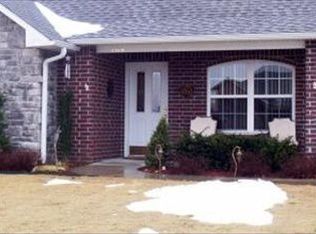 704 E 9th St, Grove, OK 74344