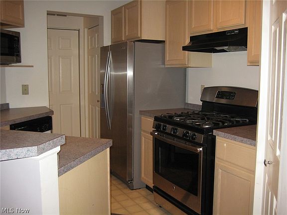 2nd image of 3 Saint Andrews Ct Unit 4059-3