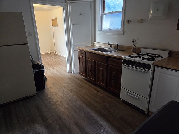 5th image of 214 E Main St #3
