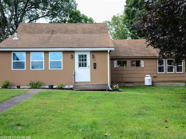 43 Osborne St, Fairfield, ME 04937