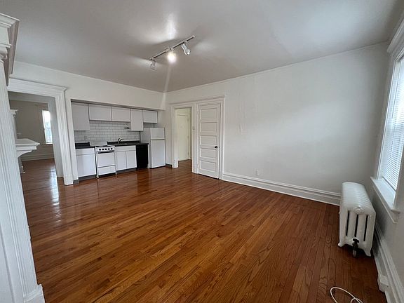 3rd image of 235 S Fairmount St APT 4