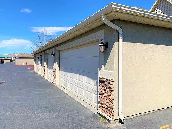 3rd image of 211 S Tamarak Cir