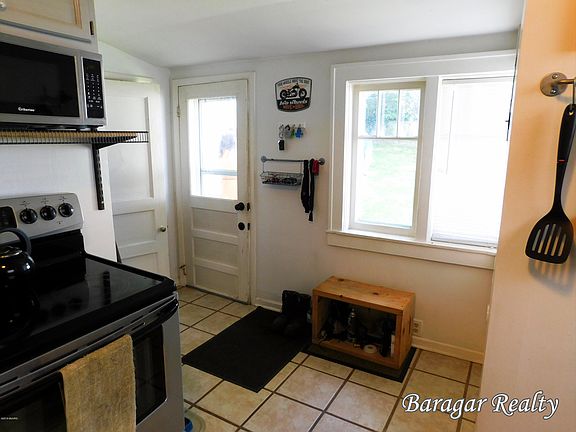 5th image of 1143 Hollywood St NE