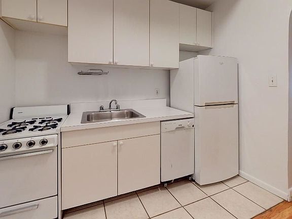 5th image of 1612 York Ave #4A1
