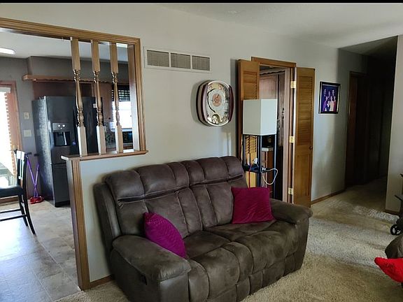 3rd image of 602 NE 1st St