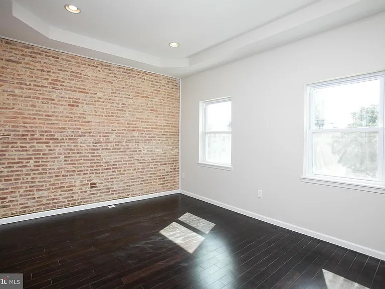 231 N Chester St — Photo 22
