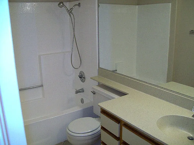 Alcantara Home Apts — Photo 36
