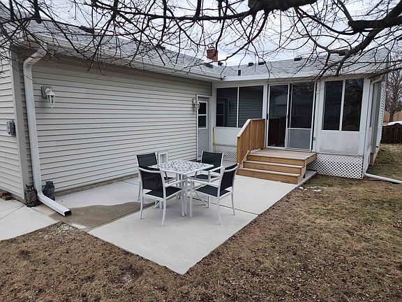4th image of 1221 Northfield Ave