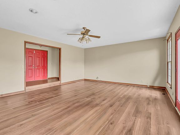 5th image of 532 Brentwood Cir