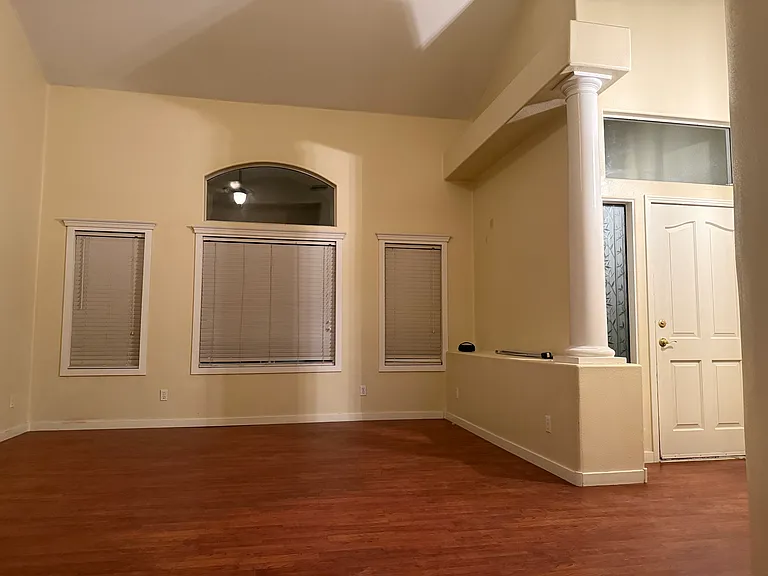 10347 N Camarillo Dr — Photo 11