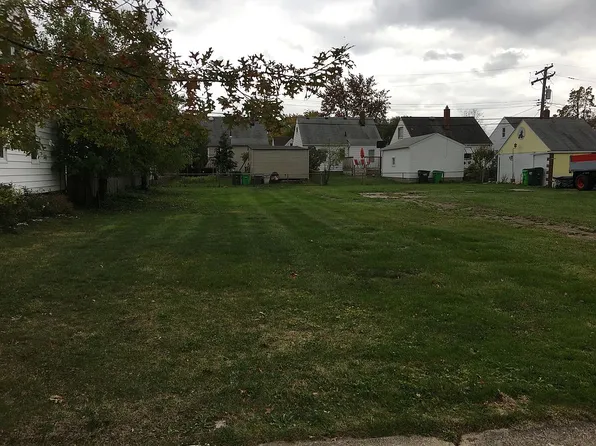 Oakdale Rd, Eastlake, OH 44095
