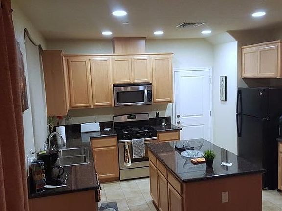 5th image of 2440 Boxwood St