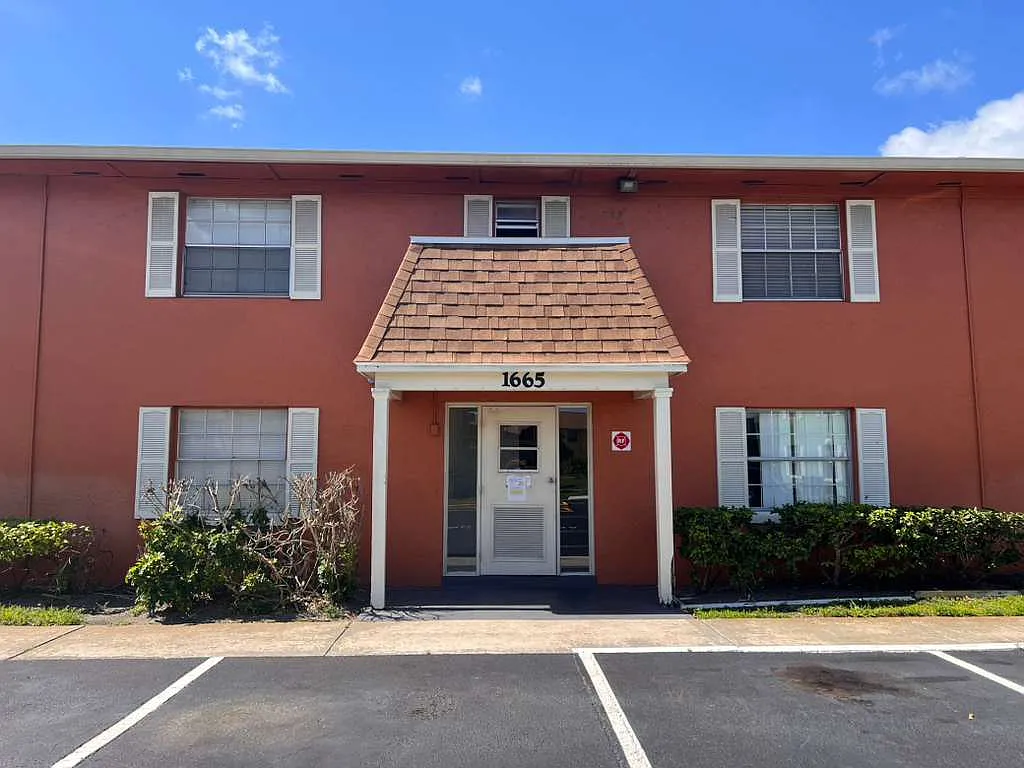 2 bed, 1.5 bath, 930 sqft, $1,400 — Photo 1