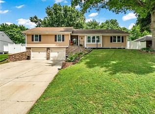 3137 Lakeview Cir, Leavenworth, KS 66048