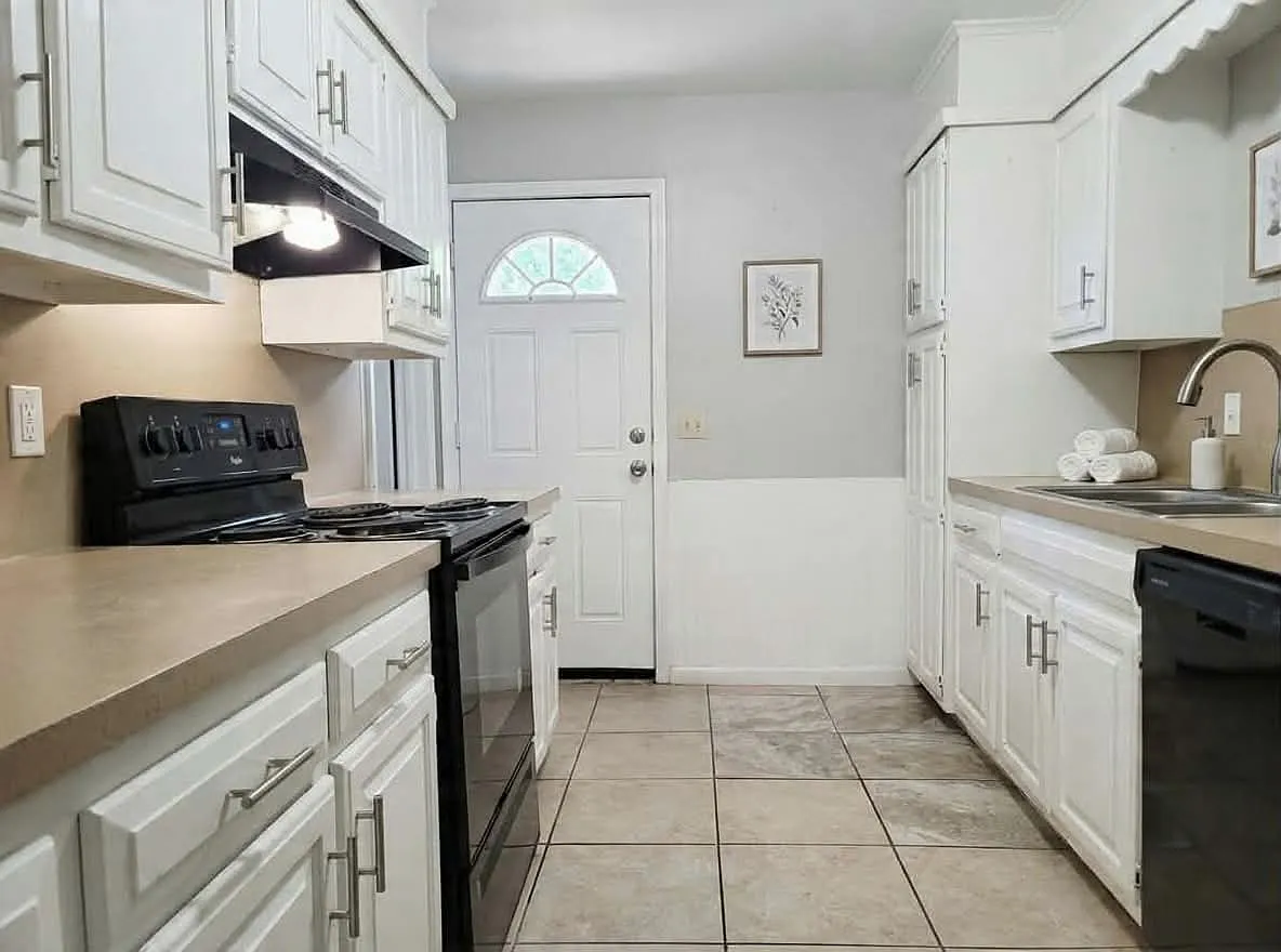 3 bed, 2.5 bath, 1450 sqft, $1,350 — Photo 3