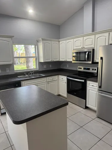 1702 Poinsettia Ave Photo 1