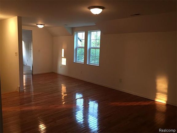 3rd image of 674 1/2 W Michigan Ave