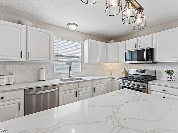 3rd image of 1125 Ledgestone Dr