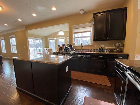 5th image of 449 Beech Dr
