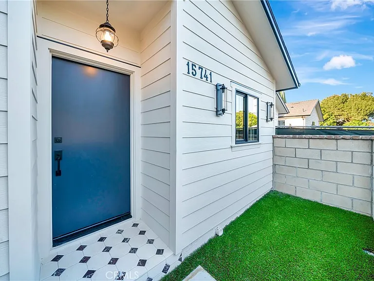 15741 Valerio St — Photo 30