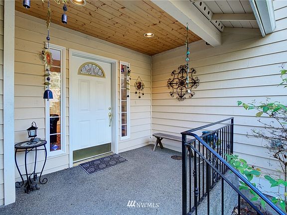 Original owners have lovely maintained this home since 1999.