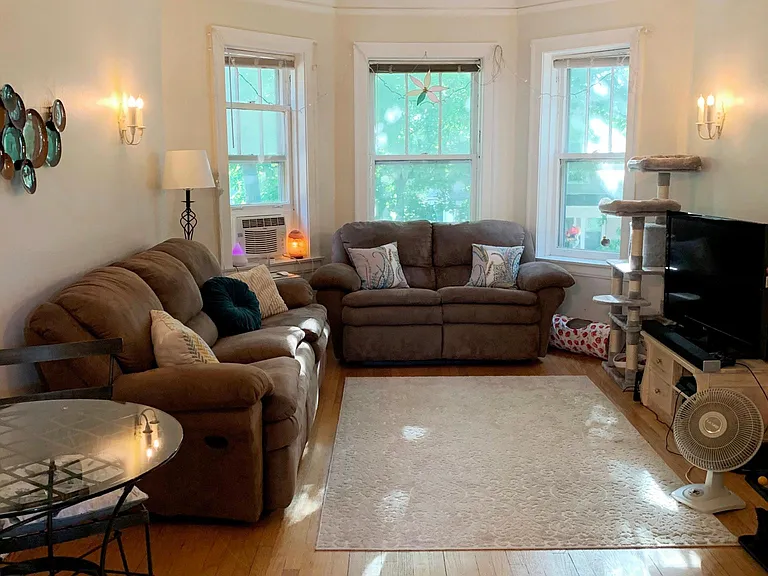 3709 N Hoyne Ave #2 — Photo 1