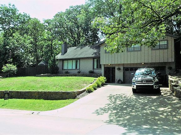 3rd image of 1420 Oakdale Dr