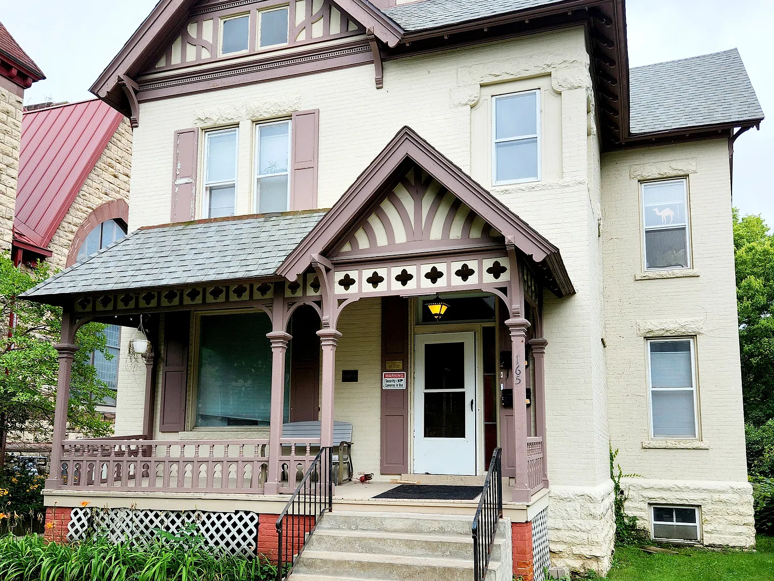 4 bed, 1000 sqft, $1,640 — Photo 1