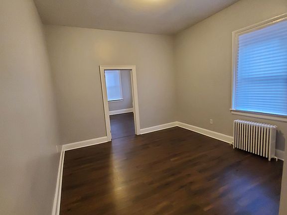 4th image of 177 W Parmenter St APT 1