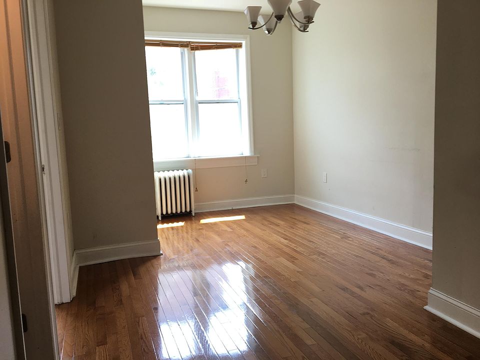 2nd image of 969 Summit Ave APT 12C