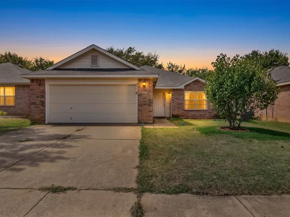 10333 Bear Hollow Dr, Fort Worth, TX 76244