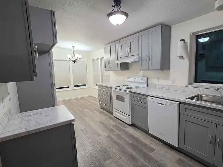 408 Main St — Photo 3