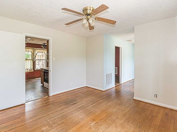 4th image of 423 Sandhill Dr