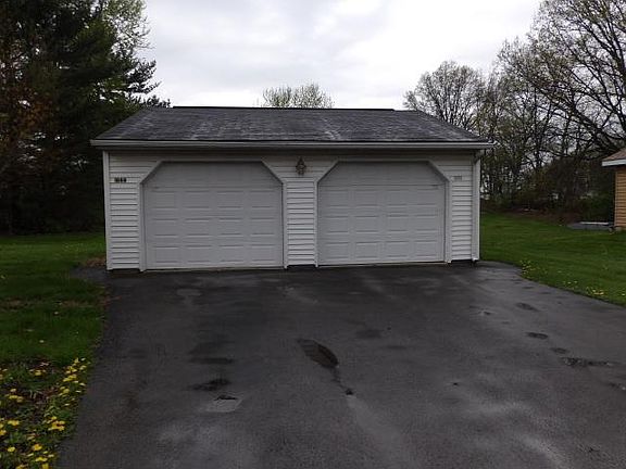 3rd image of 1068 Woodlawn Ave