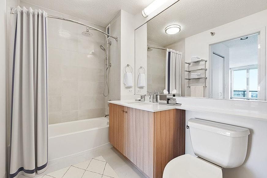 1st image of 420 W Grand Ave #1C