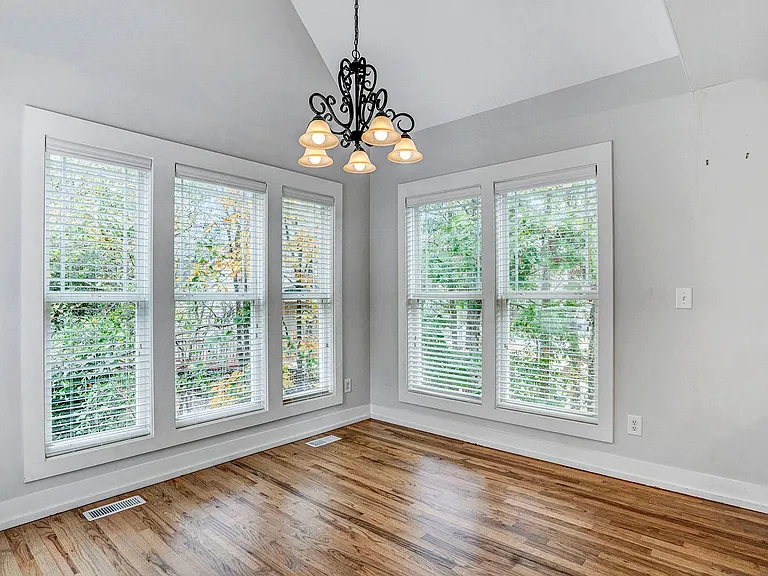 520 Ruth Cir — Photo 12