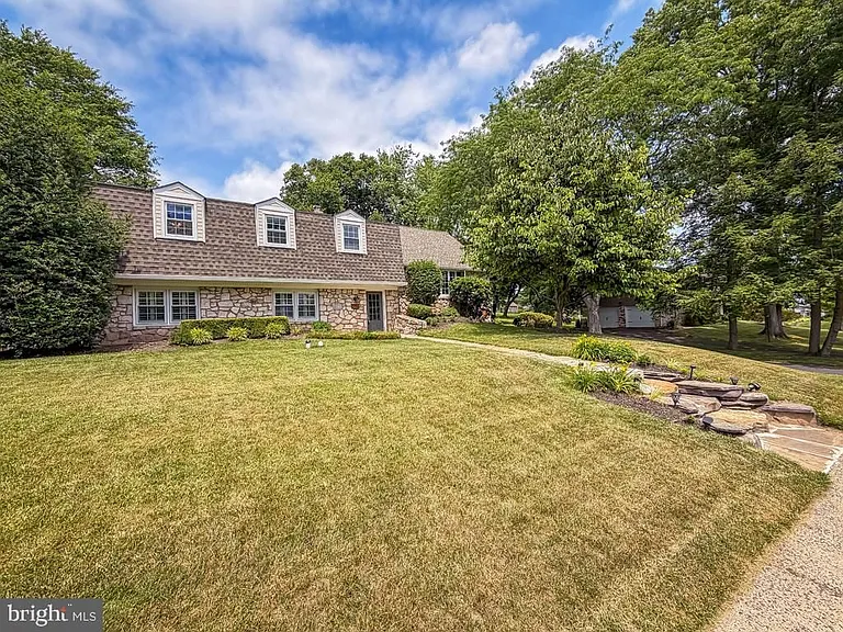 1168 Temple Dr — Photo 5