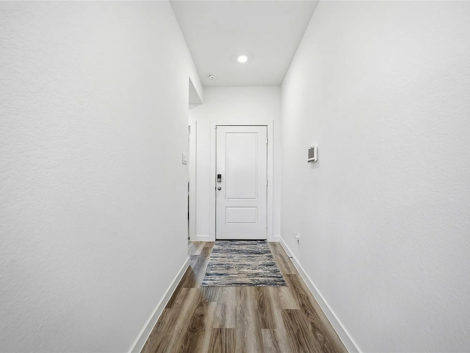 3 bed, 2.0 bath, 1415 sqft, $2,300 — Photo 4