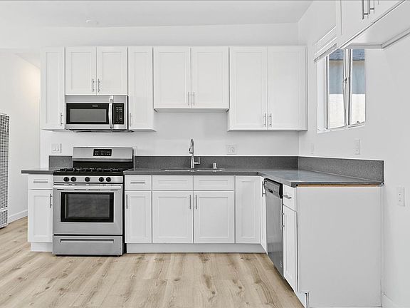 3rd image of 10203 Crenshaw Blvd #4