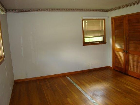 2nd image of 108 Sunset Dr