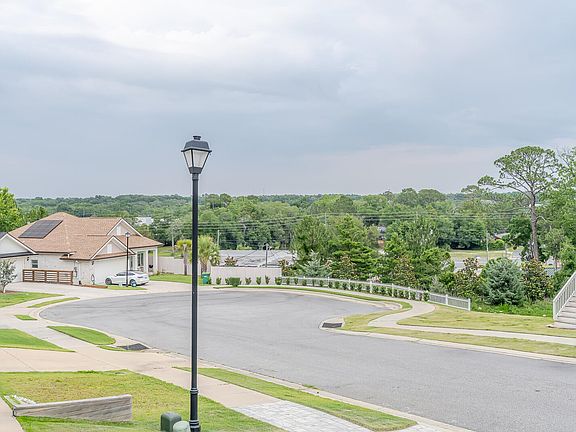 3rd image of 409 Hideaway Ln